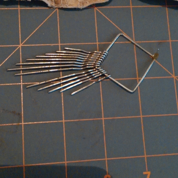 Silver earring - Picture 2 of 2